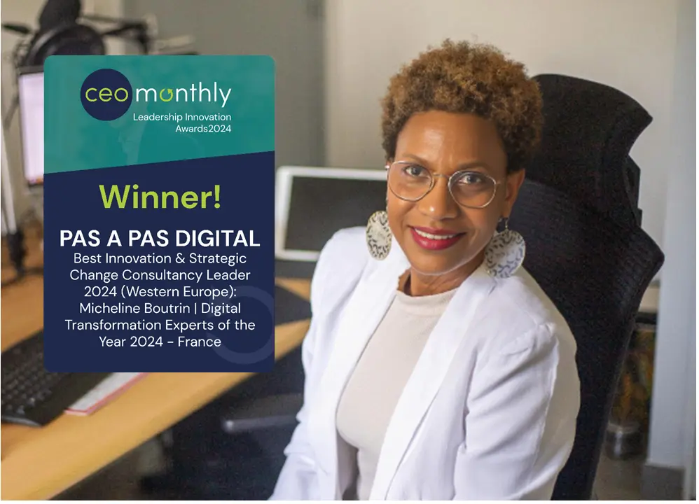 Micheline Boutrin Deroire, fondatrice de PAS À PAS DIGITAL, posant avec un badge "Winner" du CEO Monthly Leadership Innovation Award 2024